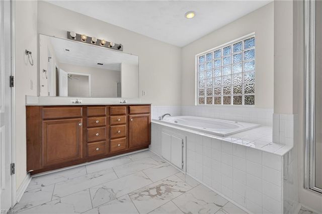 100 Hamer RD, Suffolk, VA 23434