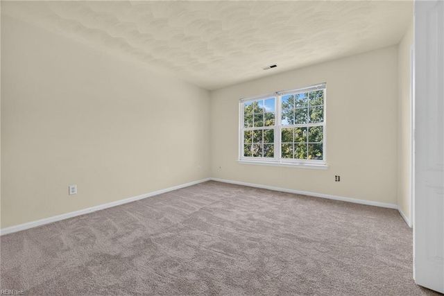 100 Hamer RD, Suffolk, VA 23434