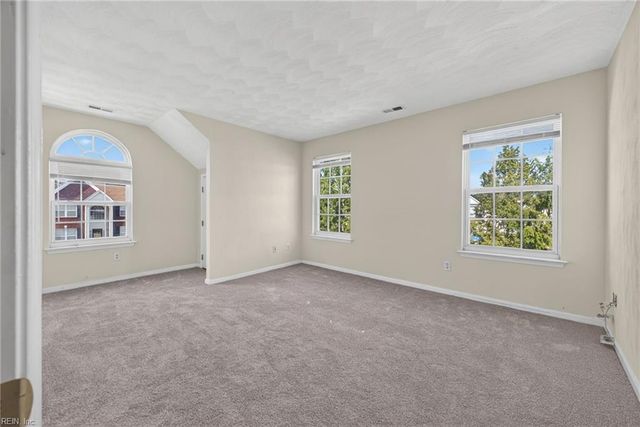 100 Hamer RD, Suffolk, VA 23434