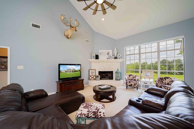 1855 Phillips Springs Rd, Gladewater, TX 75647