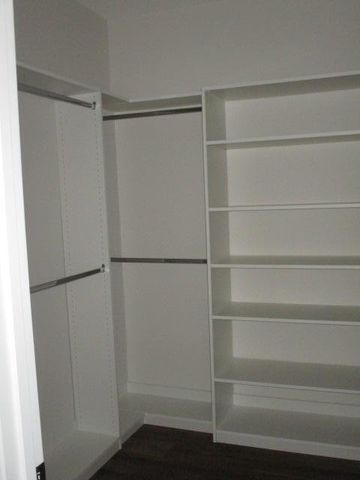 808 N BARELA CIR, Centralia, MO 65240