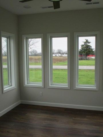 808 N BARELA CIR, Centralia, MO 65240