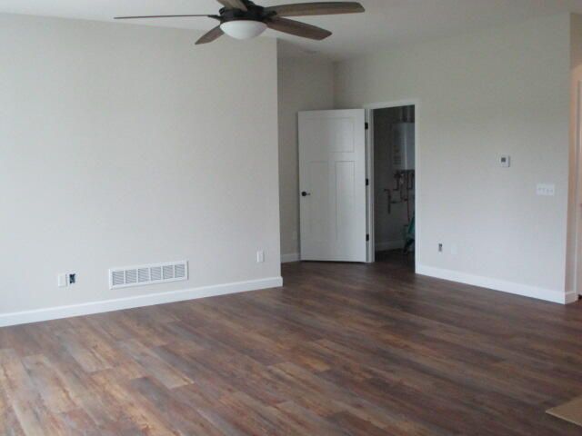 808 N BARELA CIR, Centralia, MO 65240