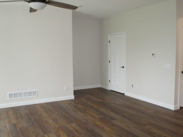 808 N BARELA CIR, Centralia, MO 65240