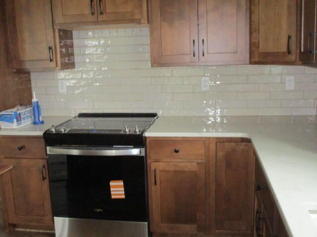 808 N BARELA CIR, Centralia, MO 65240