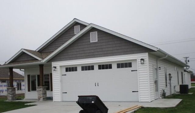 808 N BARELA CIR, Centralia, MO 65240