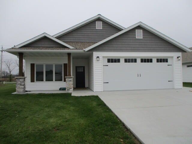 808 N BARELA CIR, Centralia, MO 65240