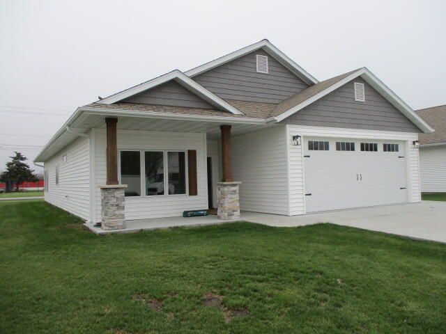 808 N BARELA CIR, Centralia, MO 65240