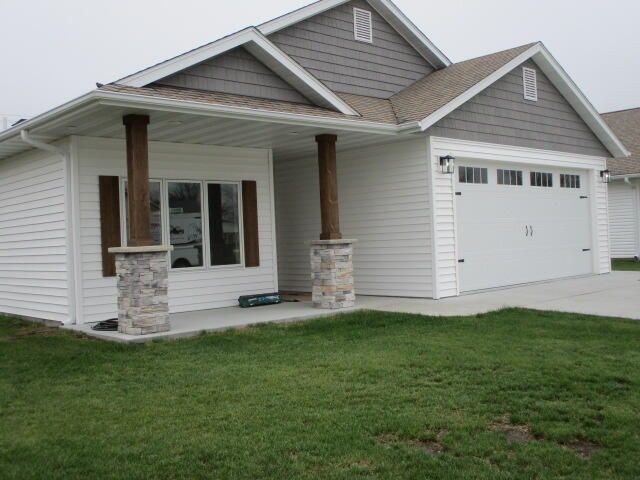 808 N BARELA CIR, Centralia, MO 65240