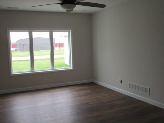 808 N BARELA CIR, Centralia, MO 65240