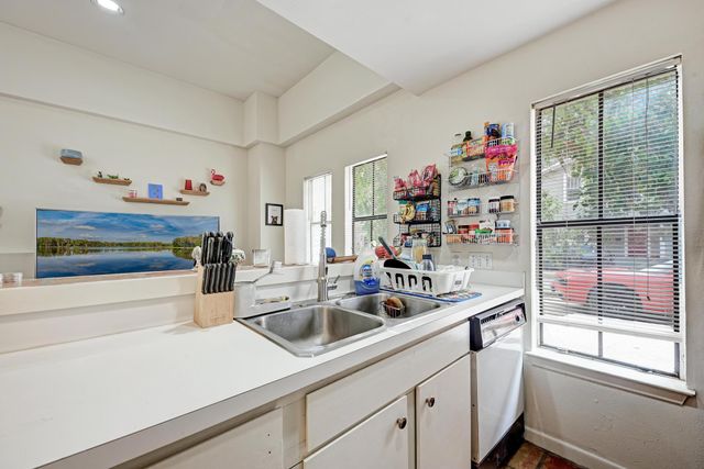 712 Graham PL 101, Austin, TX 78705