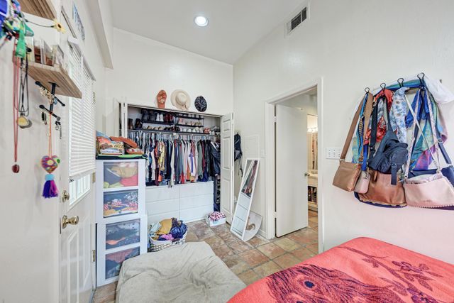 712 Graham PL 101, Austin, TX 78705