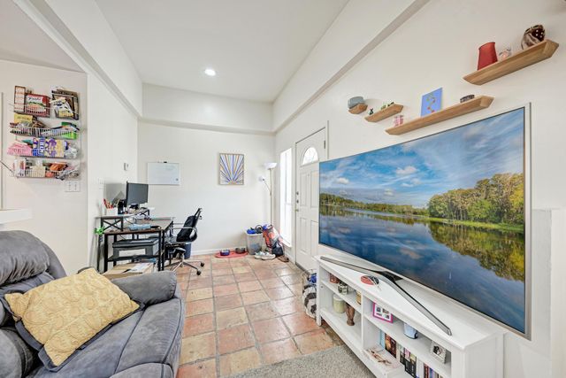 712 Graham PL 101, Austin, TX 78705