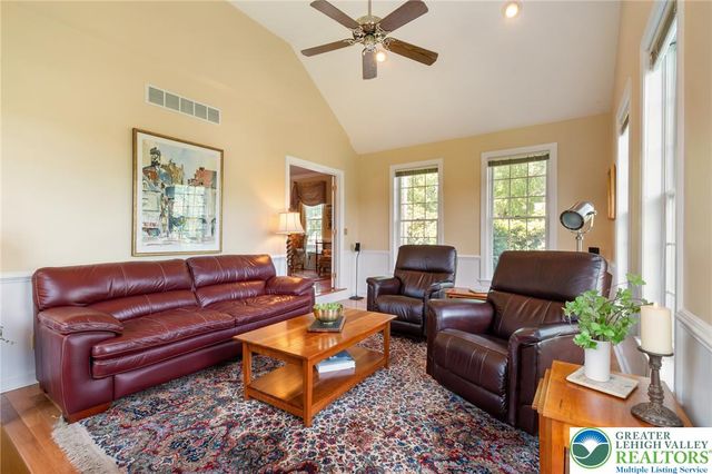 3015 Kerns Court, North Whitehall Twp, PA 18069