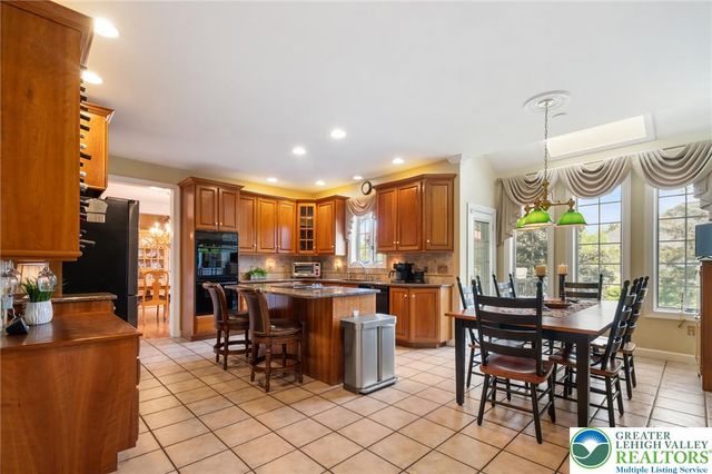 3015 Kerns Court, North Whitehall Twp, PA 18069