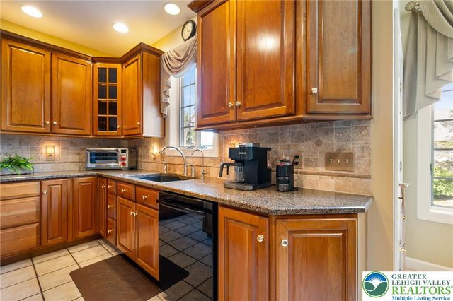 3015 Kerns Court, North Whitehall Twp, PA 18069