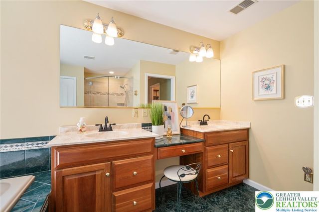 3015 Kerns Court, North Whitehall Twp, PA 18069