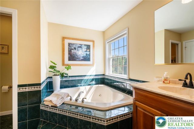 3015 Kerns Court, North Whitehall Twp, PA 18069