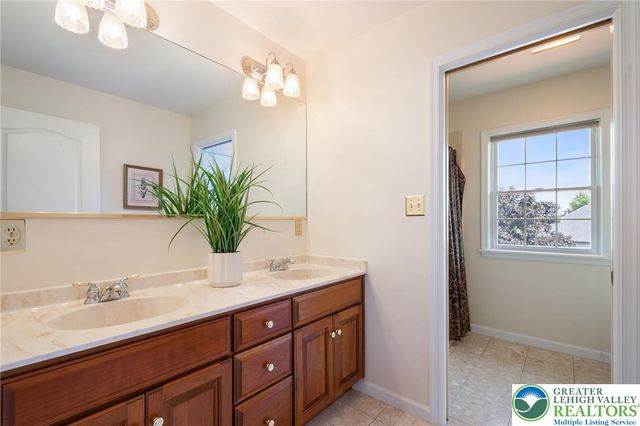 3015 Kerns Court, North Whitehall Twp, PA 18069
