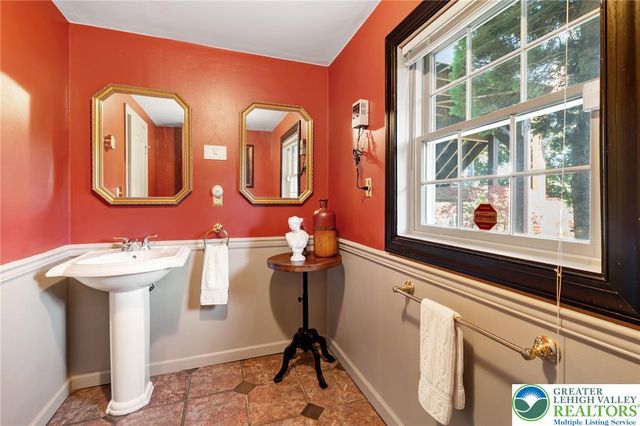 3015 Kerns Court, North Whitehall Twp, PA 18069