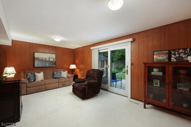 45 Fieldstone Dr, Somerville Boro, NJ 08876