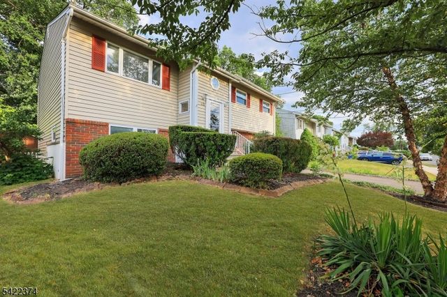 45 Fieldstone Dr, Somerville Boro, NJ 08876