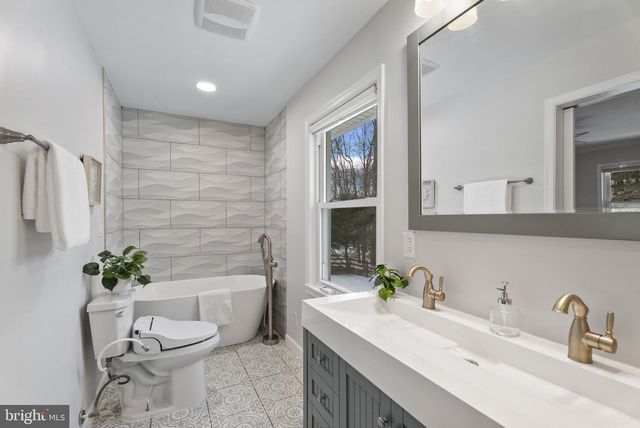 1800 PINE KNOB RD, Sykesville, MD 21784