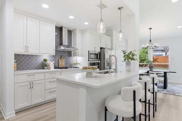 304 Loganberry CT, Austin, TX 78745