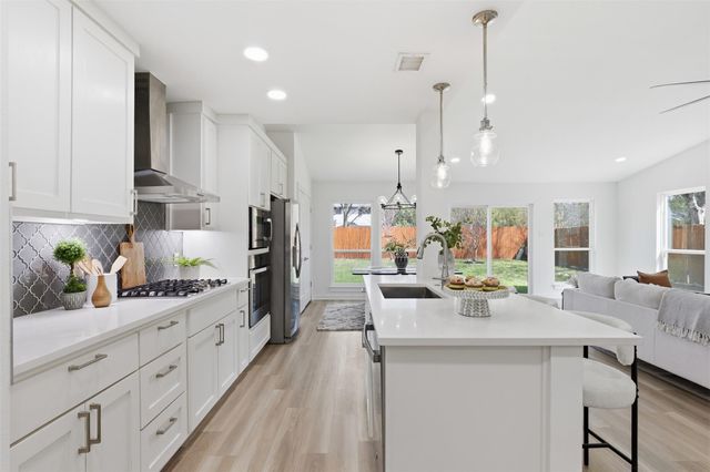 304 Loganberry CT, Austin, TX 78745