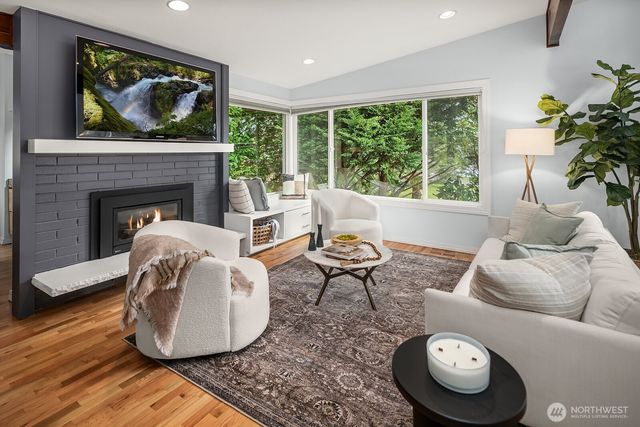 909 110th Avenue SE, Bellevue, WA 98004