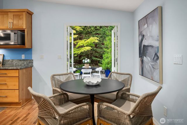 909 110th Avenue SE, Bellevue, WA 98004