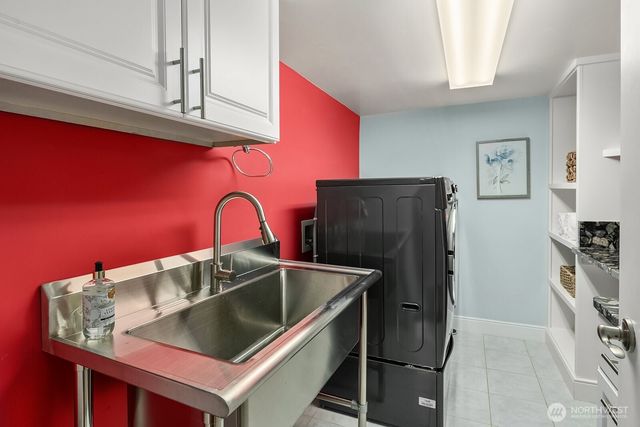 909 110th Avenue SE, Bellevue, WA 98004