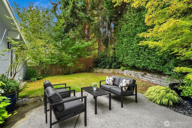 909 110th Avenue SE, Bellevue, WA 98004