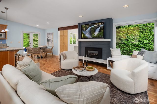 909 110th Avenue SE, Bellevue, WA 98004