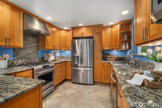 909 110th Avenue SE, Bellevue, WA 98004