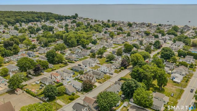 8 & 10 Swan Avenue, Old Lyme, CT 06371