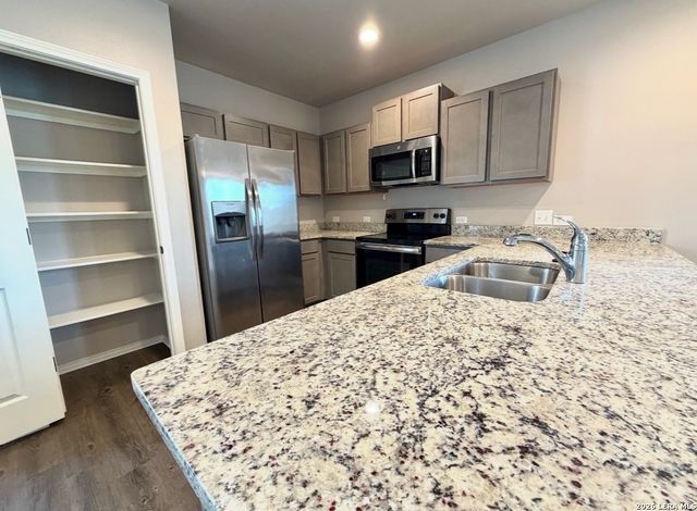 4138 Swans Lndg Unit 101, San Antonio, TX 78217