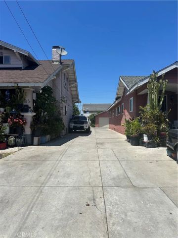 927 W 48th Street, Los Angeles, CA 90037