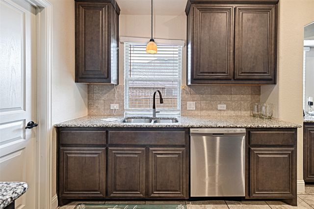 1721 Maplewood Drive, Glenn Heights, TX 75154