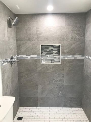 8879 Fontainebleau Blvd 204, Miami, FL 33172