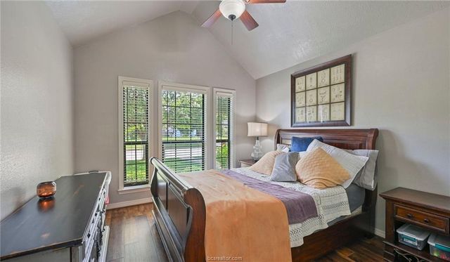 1108 Honeysuckle Ln, Caldwell, TX 77836
