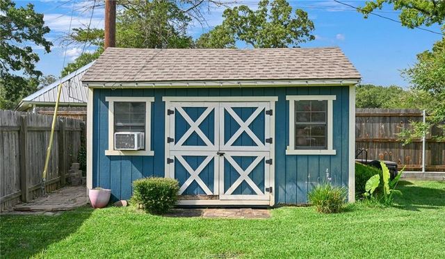 1108 Honeysuckle Ln, Caldwell, TX 77836