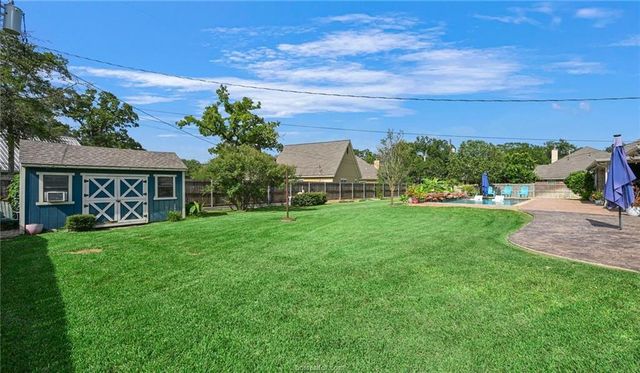 1108 Honeysuckle Ln, Caldwell, TX 77836
