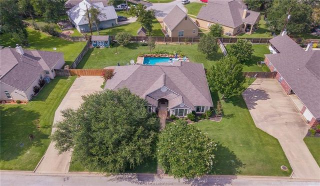 1108 Honeysuckle Ln, Caldwell, TX 77836