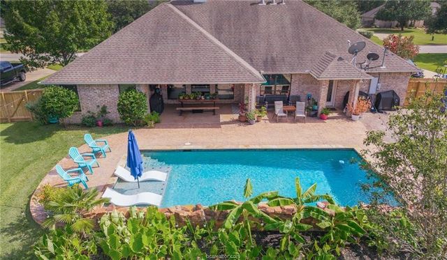 1108 Honeysuckle Ln, Caldwell, TX 77836
