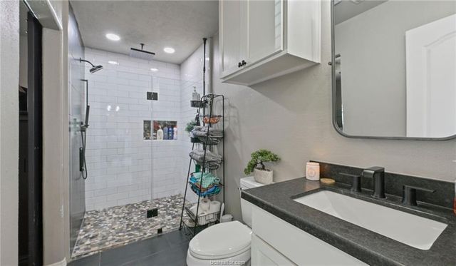 1108 Honeysuckle Ln, Caldwell, TX 77836