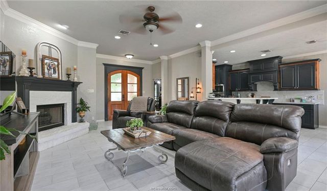 1108 Honeysuckle Ln, Caldwell, TX 77836