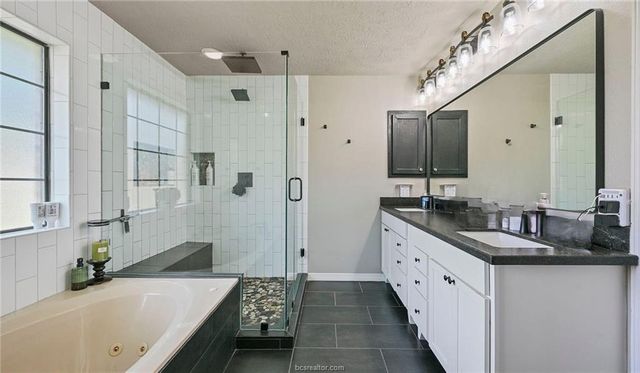 1108 Honeysuckle Ln, Caldwell, TX 77836