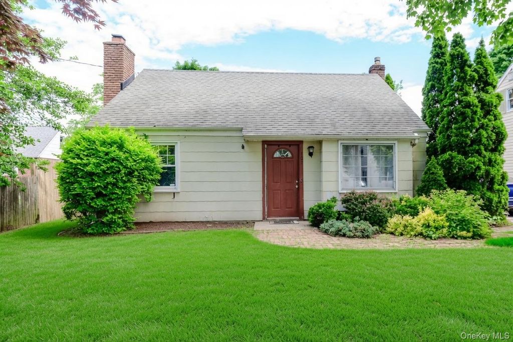 102 E 12th Street, Huntington Station, NY 11746