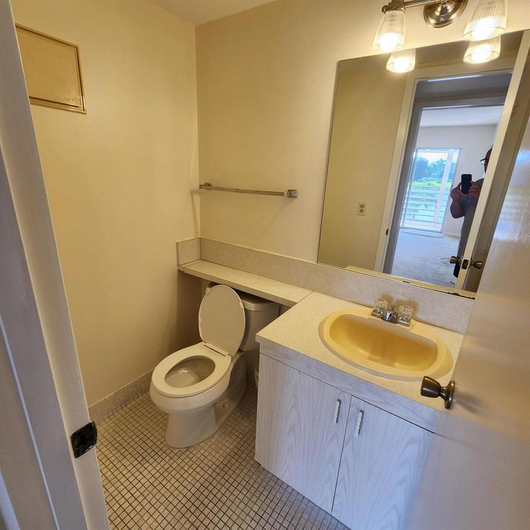 Image 11 of property listing at 2022 Exeter B, Boca Raton, FL 33434